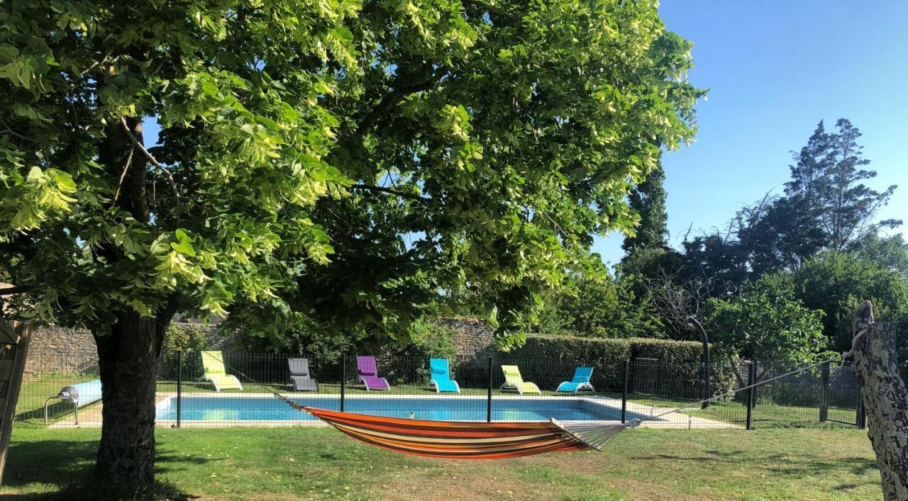 L'Enclos Bleu, Gite - Marais Poitevin Avec Piscine Chauffee Chaille-Les-Marais Exteriör bild