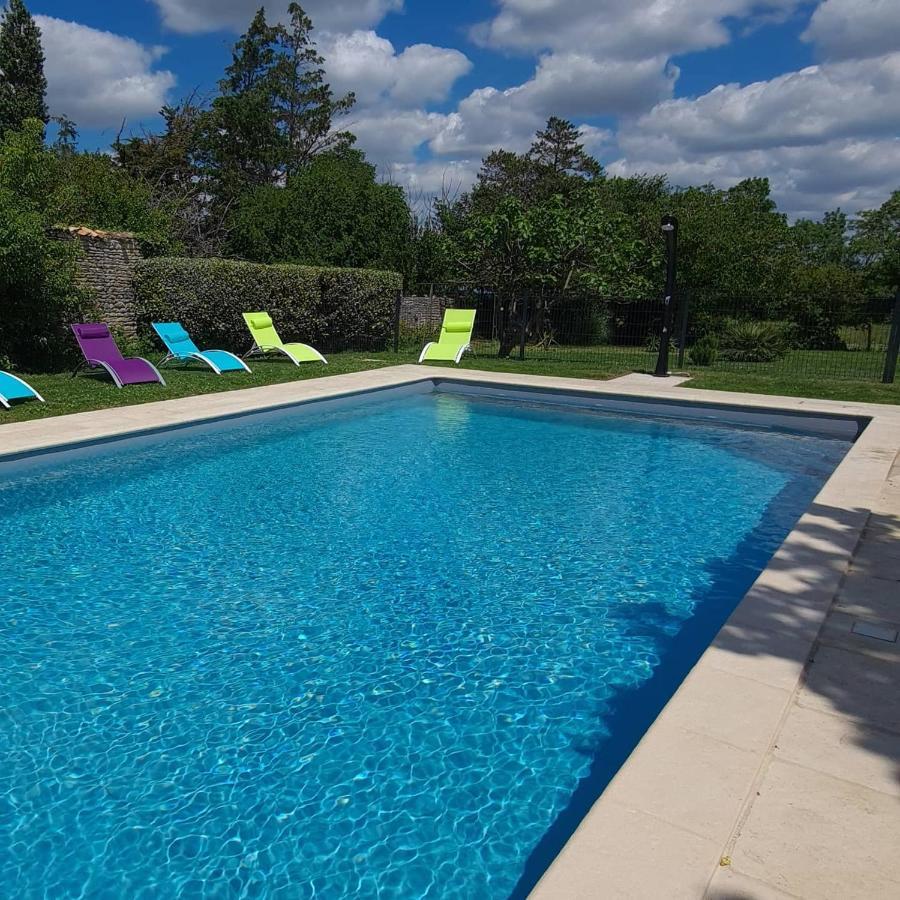 L'Enclos Bleu, Gite - Marais Poitevin Avec Piscine Chauffee Chaille-Les-Marais Exteriör bild
