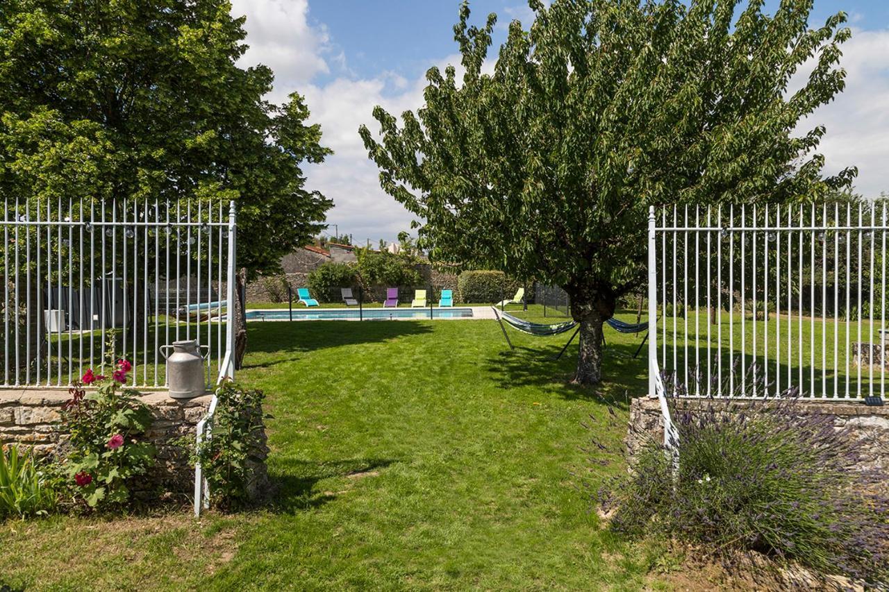 L'Enclos Bleu, Gite - Marais Poitevin Avec Piscine Chauffee Chaille-Les-Marais Exteriör bild