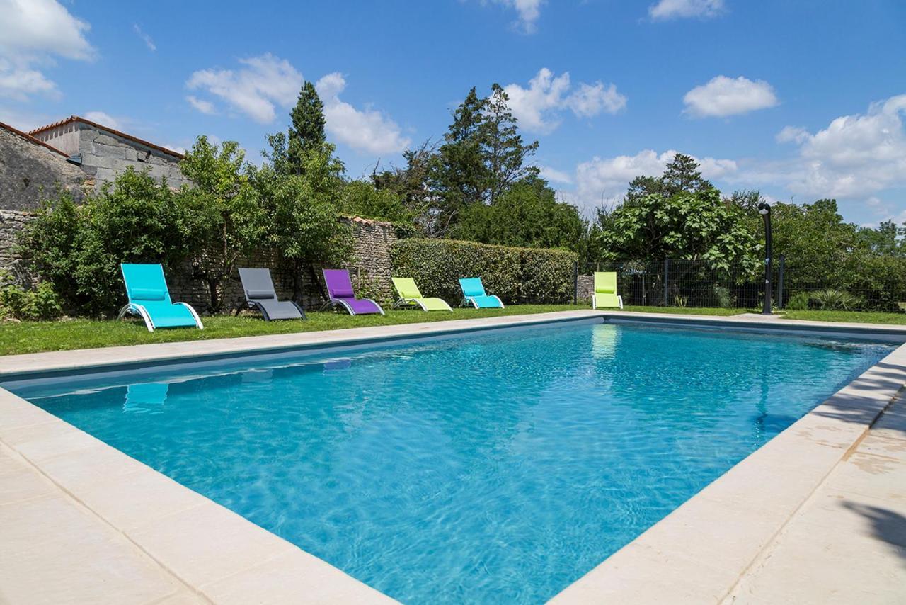 L'Enclos Bleu, Gite - Marais Poitevin Avec Piscine Chauffee Chaille-Les-Marais Exteriör bild