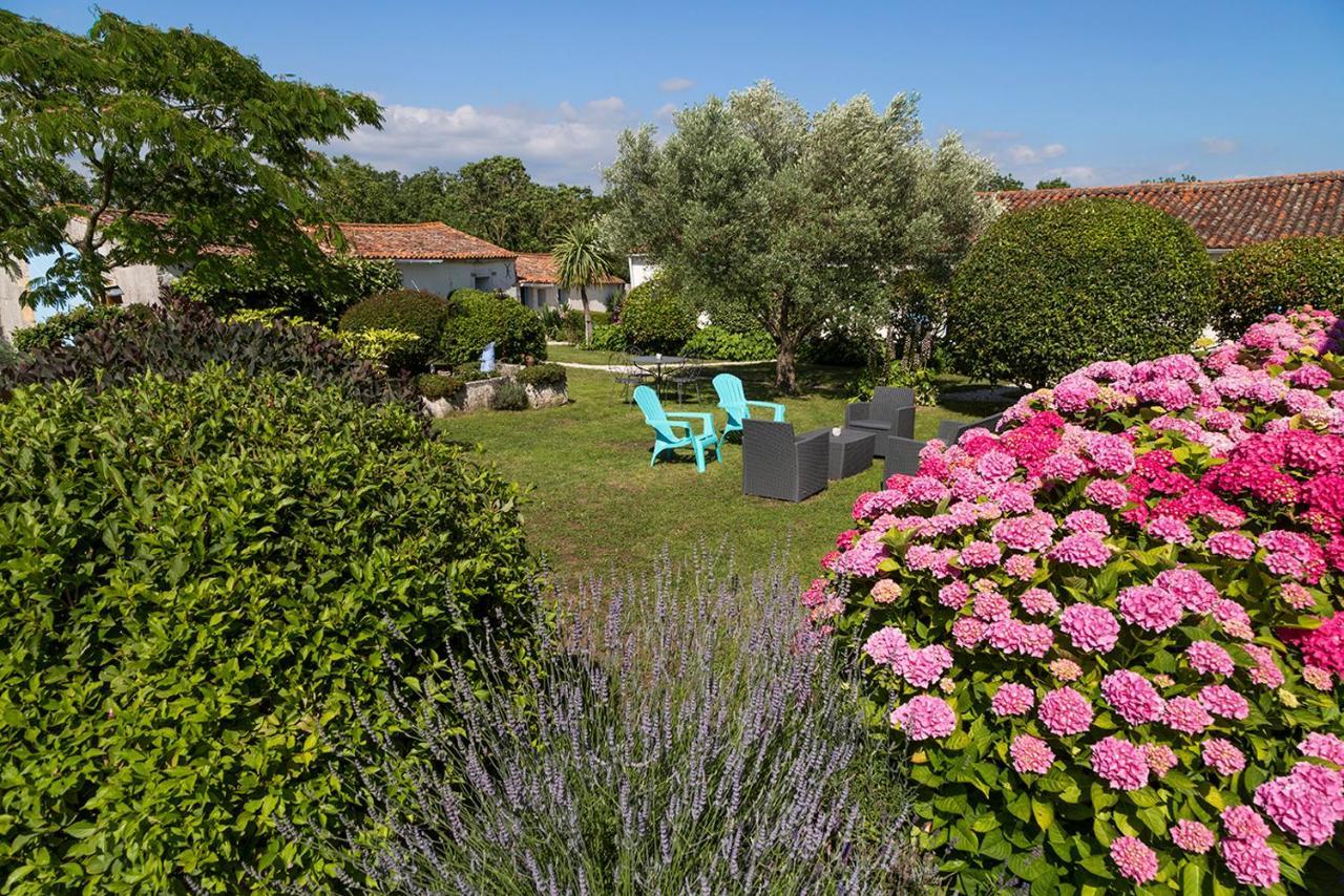 L'Enclos Bleu, Gite - Marais Poitevin Avec Piscine Chauffee Chaille-Les-Marais Exteriör bild