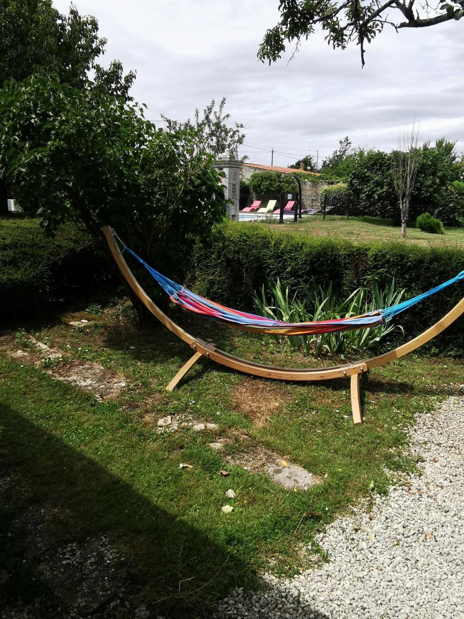 L'Enclos Bleu, Gite - Marais Poitevin Avec Piscine Chauffee Chaille-Les-Marais Exteriör bild