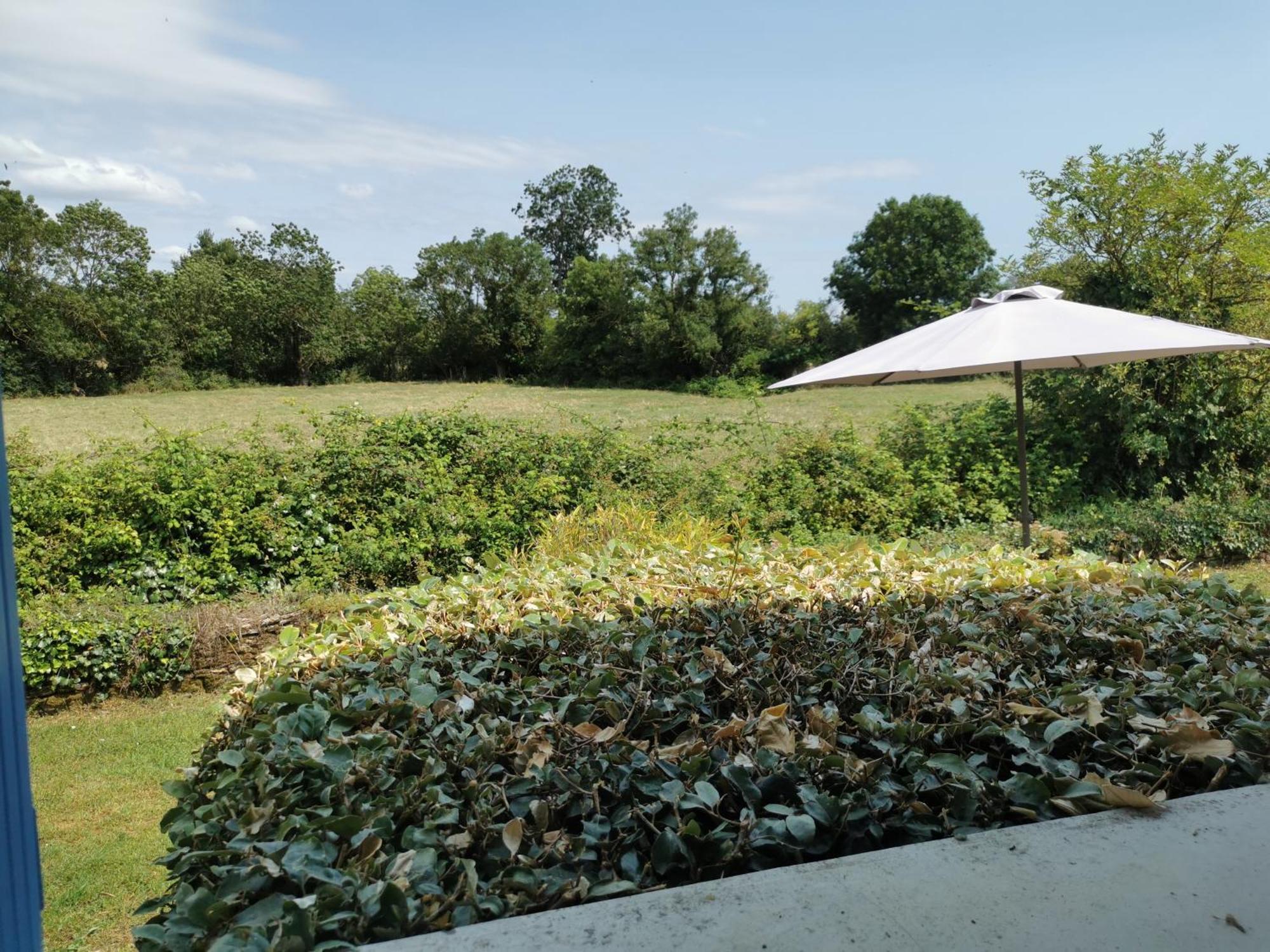 L'Enclos Bleu, Gite - Marais Poitevin Avec Piscine Chauffee Chaille-Les-Marais Exteriör bild